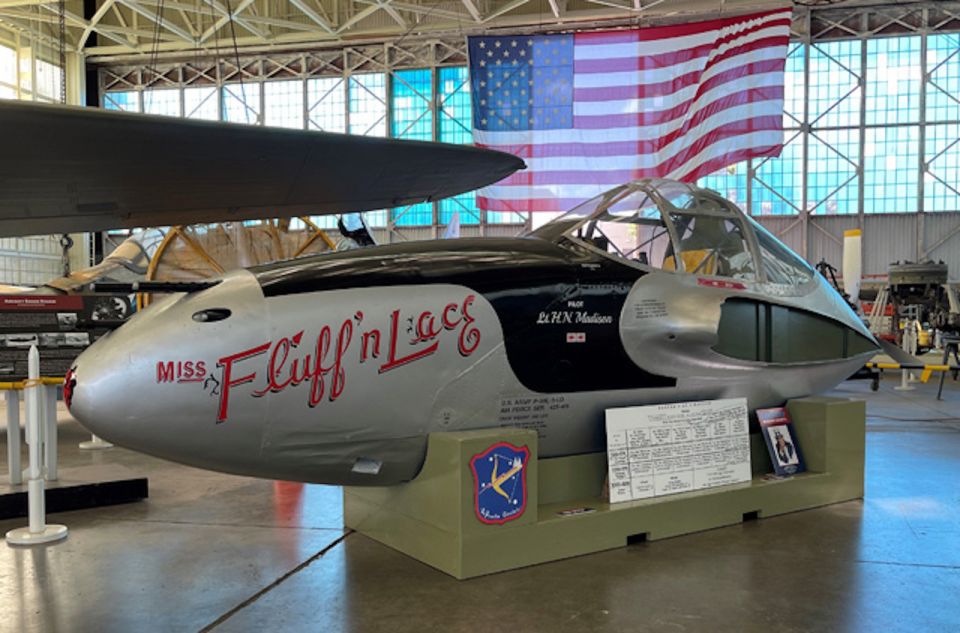 Oahu: Pearl Harbor Aviation Museum Entry Ticket - Dining and Amenities