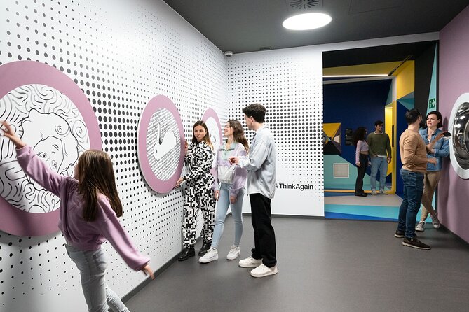 Paradox Museum Barcelona a Mind-Twisting Experience - Tips for Families and Groups