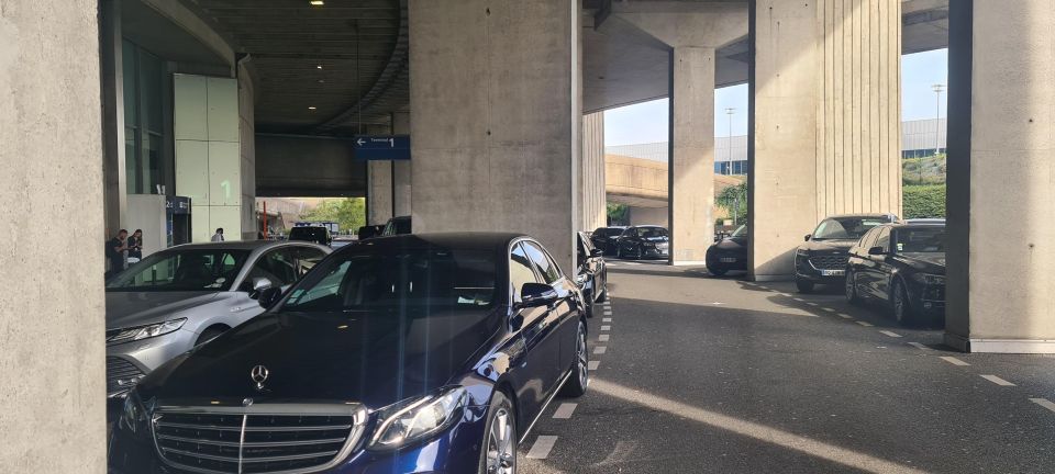 Paris Airport Transfers From/To CDG - Vehicle and Driver