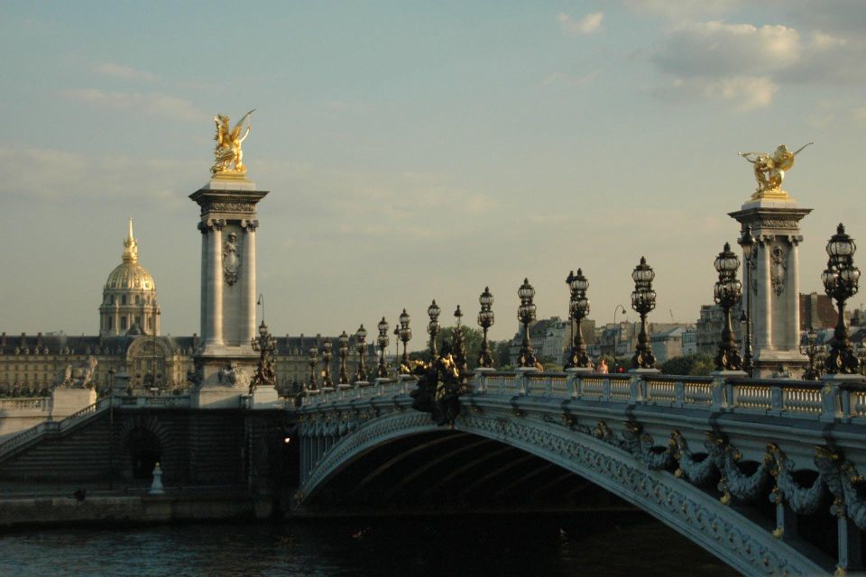 Paris : Audio Guided Tour of the Bridges of Paris - Iconic Landmarks Along the Way