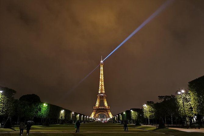 Paris Evening City of Lights Small Group Bike Tour & Boat Cruise - Small Group Experience