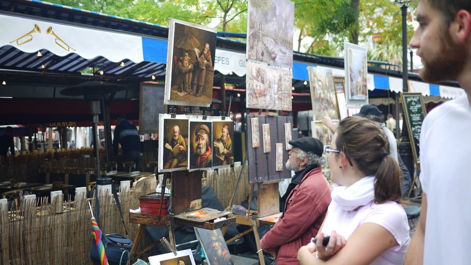 Paris: Montmartre Private Guided Tour & River Cruise Option - Moulin Rouge Cabaret: Break and Photos