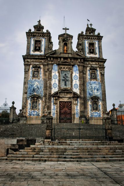 Porto Guided Walking Tour and Wine Tasting - Iconic Sites and Monuments