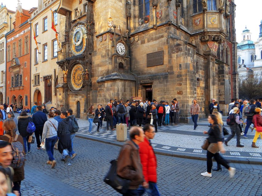 Prague: 2-Hour Old Town and Jewish Ghetto Walking Tour - Group Size and Languages