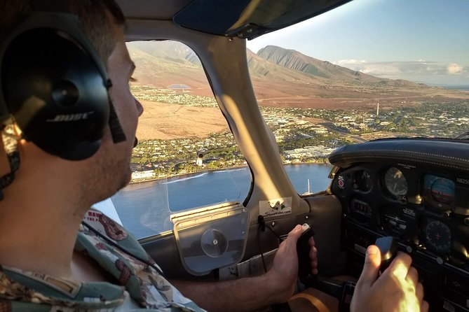 Private Air Tour 5 Islands of Maui for up to 3 People See It All - Live Commentary by Pilot