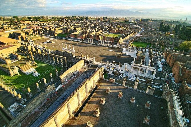 Private Guided Tour of Pompeii and Herculaneum - Exploring Herculaneum