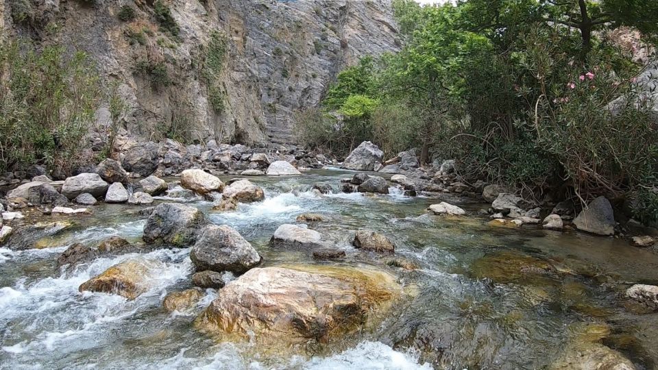 Rethymno: Canyoning Tour in the Kourtaliotiko Gorge - Hike Through the Canyon