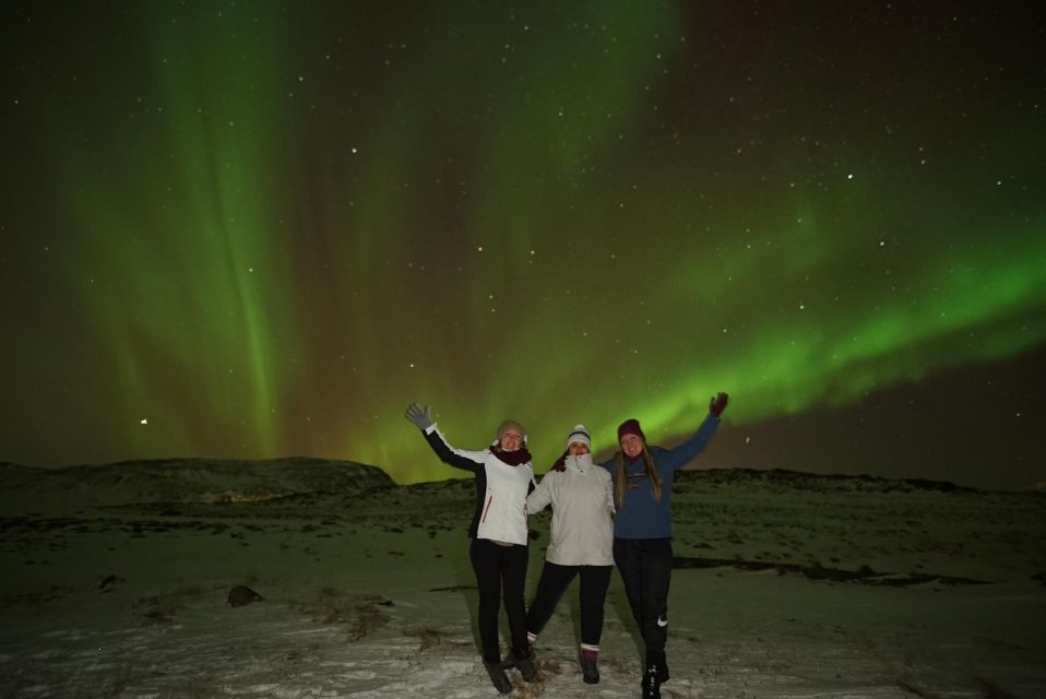 Reykjavik: Northern Lights Minibus Tour With Hot Chocolate - Booking and Rescheduling