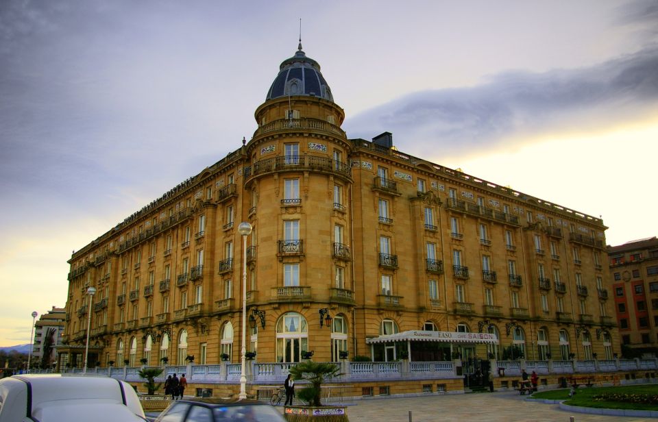 San Sebastián: Private Walking Historic & Cultural Tour - Learn About Citys History