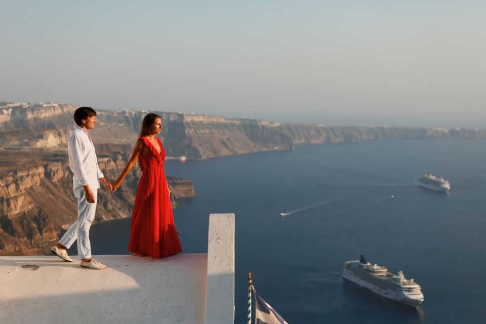 Santorini: Sunset Photo Shoot With a Personal Photographer - Photographer Expertise