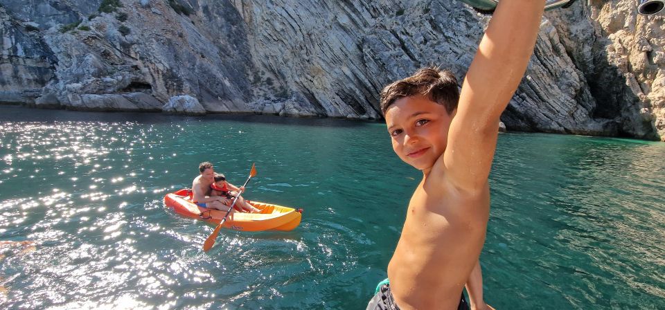 Sesimbra: Wild Beaches and Caves Boat Tour - Meeting Point