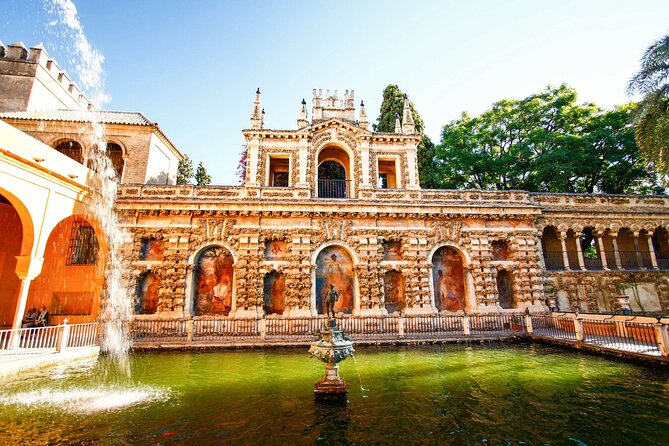 Seville: Guided Tour to the Alcazar + Cathedral and Giralda - Tour Group Size