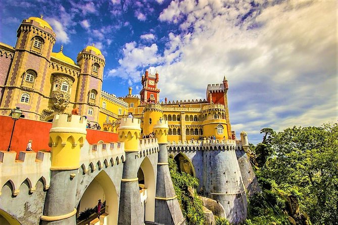 Sintra and Cascais Villages Private Luxury Tour - Discovering Picturesque Cascais