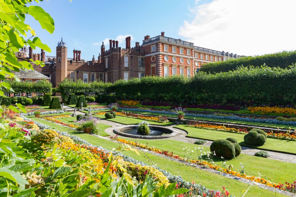 Skip-The-Line Hampton Court Palace From London by Car - Secrets and Ghost Hauntings