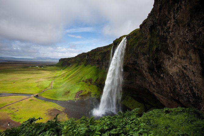 Supersaver: Small Group South Coast, Waterfalls & Glacier Hike and Northern Lights Adventure From Reykjavik - Northern Lights Hunt