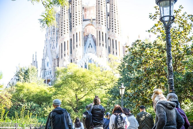 The Best of Gaudi Tour: Fast Track Sagrada Familia & Park Guell - Meeting and End Points