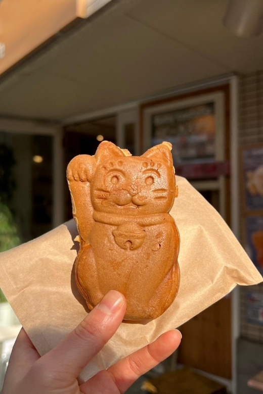 Tokyo Gotokuji Unique Temple Walking Tour for Cat Lovers. - What to Expect