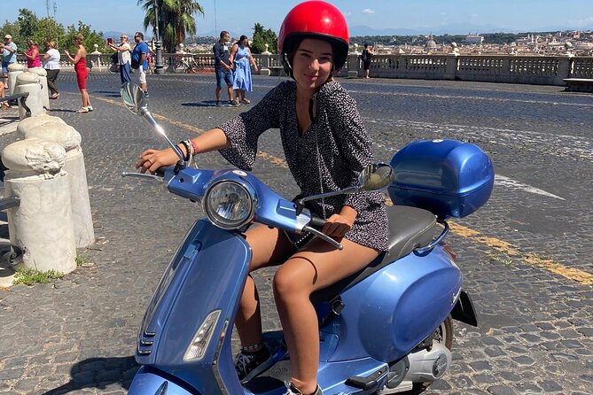 Tour by Vespa - Experiencing the City