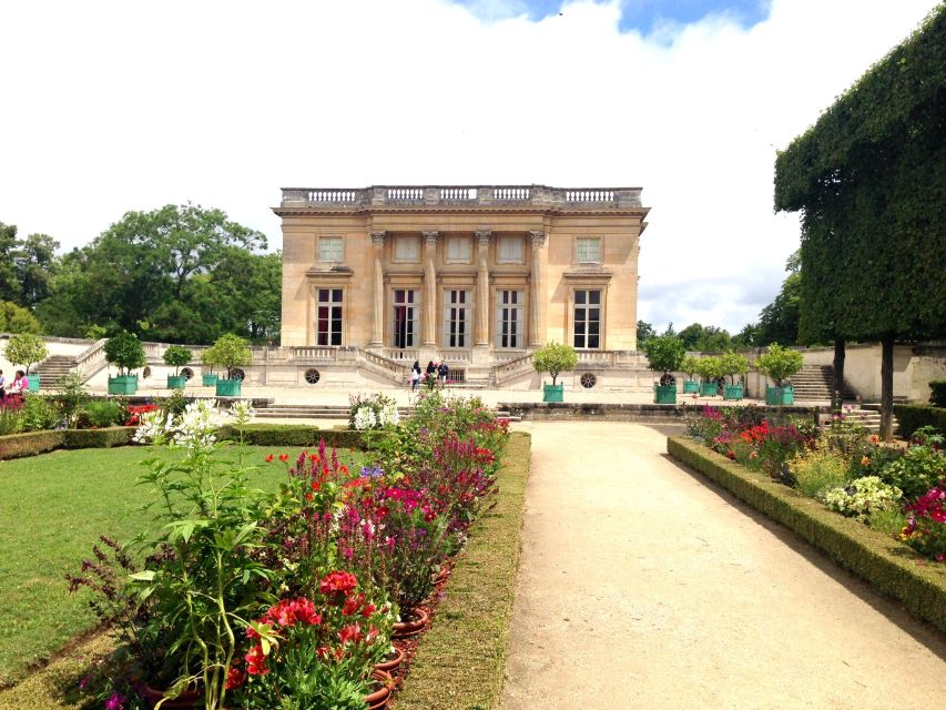 Versailles Palace: Skip-the-Line Guided Tour & Gardens Entry - Transportation and Dining Options