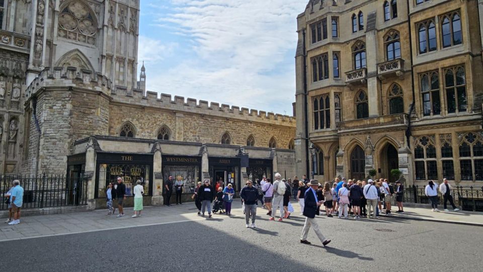 VIP Skip the Line Westminster Abbey & The Crown Highlights - Access to the Cloisters and Galleries