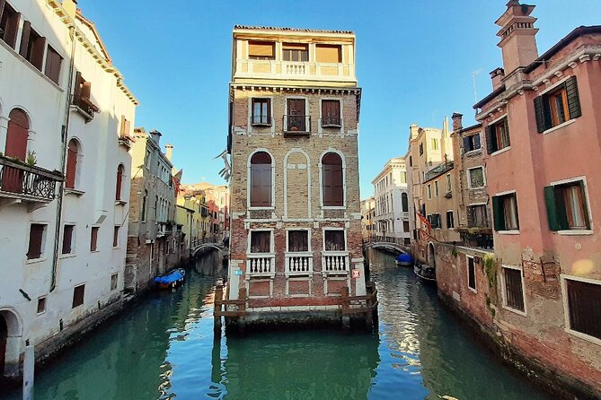 Walking Tour and Enchanting Gondola Journey in Venice - Accessibility and Policies