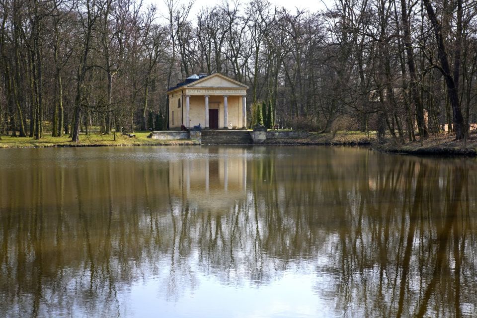 Warsaw: Full-Day Outskirts Private Tour - Baroque Palace and Magic Garden