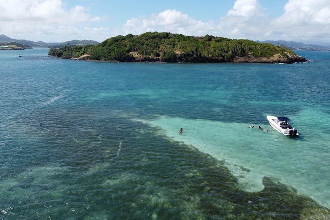 White Background Boat Tour - Key Points