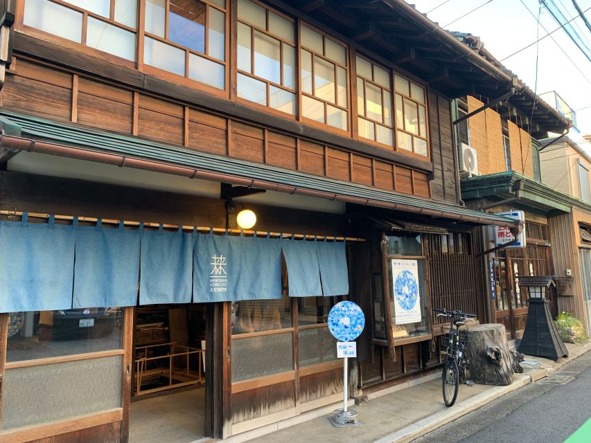 Yanaka & Nezu: Explore Retro Japan Through Food and Culture - Knowledgeable Tour Guide