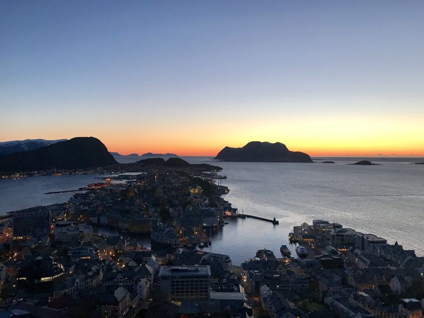 Ålesund: Ålesund and Surrounding Islands Audio Guide Tour - Panoramic Views From Aksla