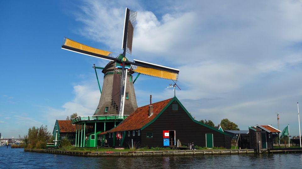 Amsterdam: Giethoorn Tour With Canal Cruise and Windmills - Frequently Asked Questions