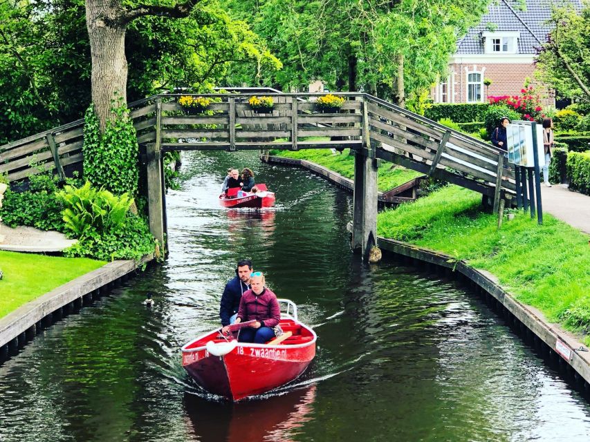 Amsterdam: Zaanse Schans & Giethoorn Guided Combo Tour - Minimum Participants