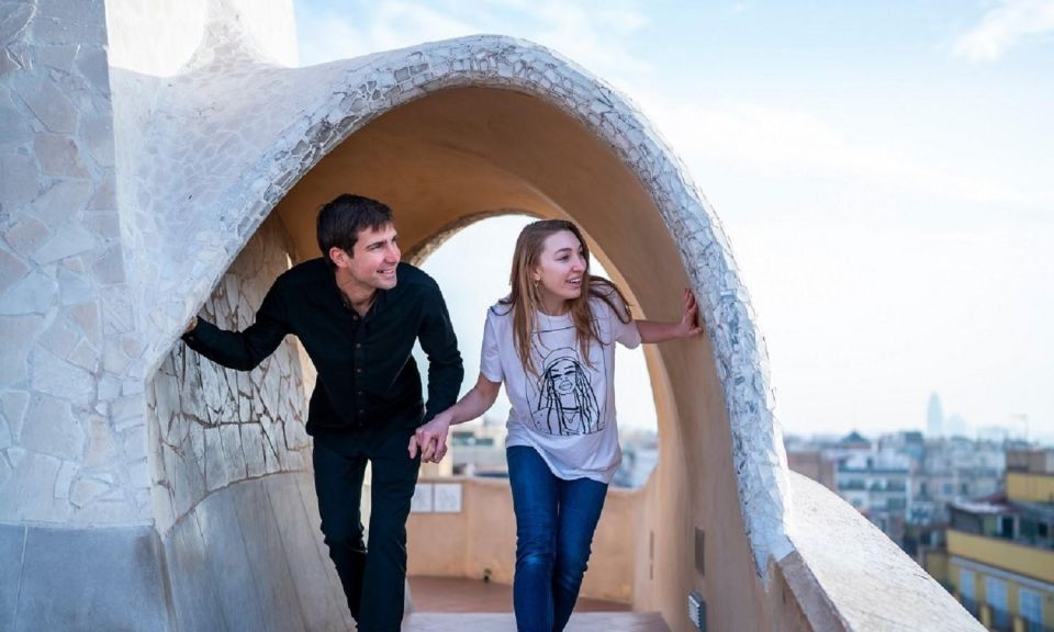 Barcelona: Fast Track Casa Batlló and La Pedrera Guided Tour - Tour Duration and Languages