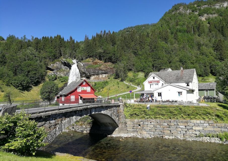 Bergen: Hardanger Fjord Cruise & Vøringsfossen Private Tour - Private Guided Tour