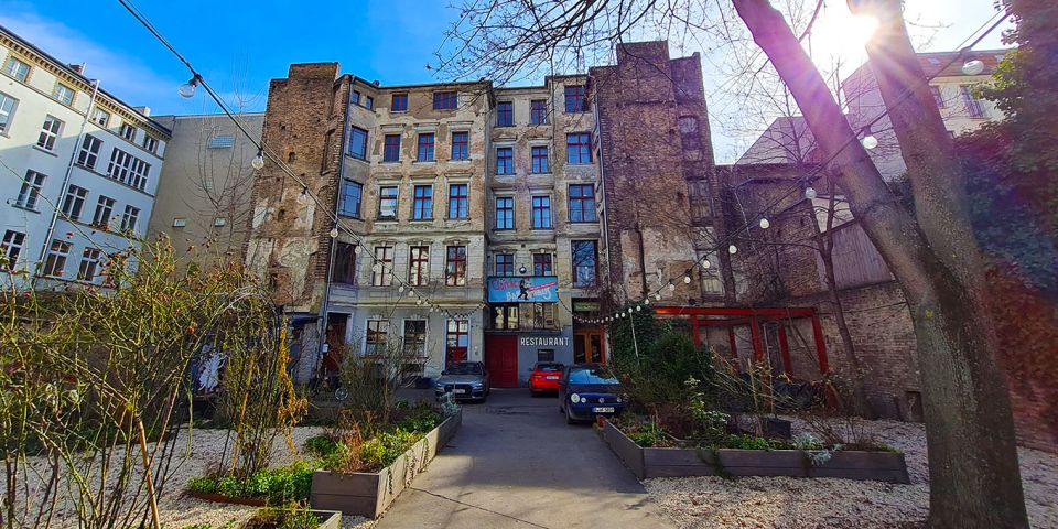 Berlin: Self-Guided Walking Tour in Mitte With Quiz Game - Time-Traveling Narrative