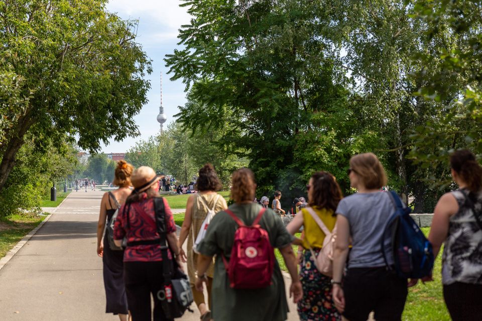 Berlin Wall: Small Group Guided Tour - Bridges and Tunnels