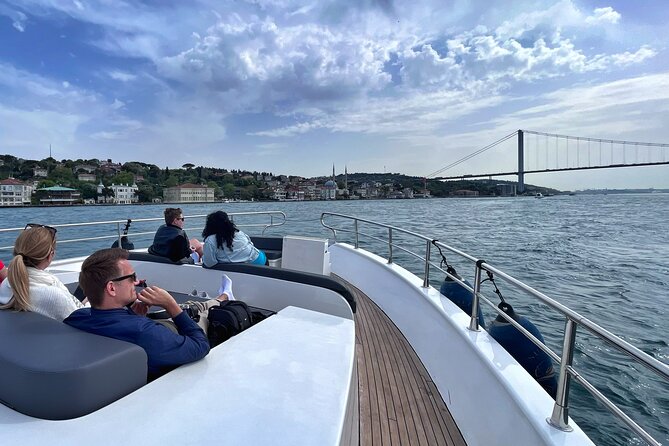 Bosphorus Yacht Cruise With a Visit to Kanlica in Asian Side - Istanbuls Charm Along the Bosphorus