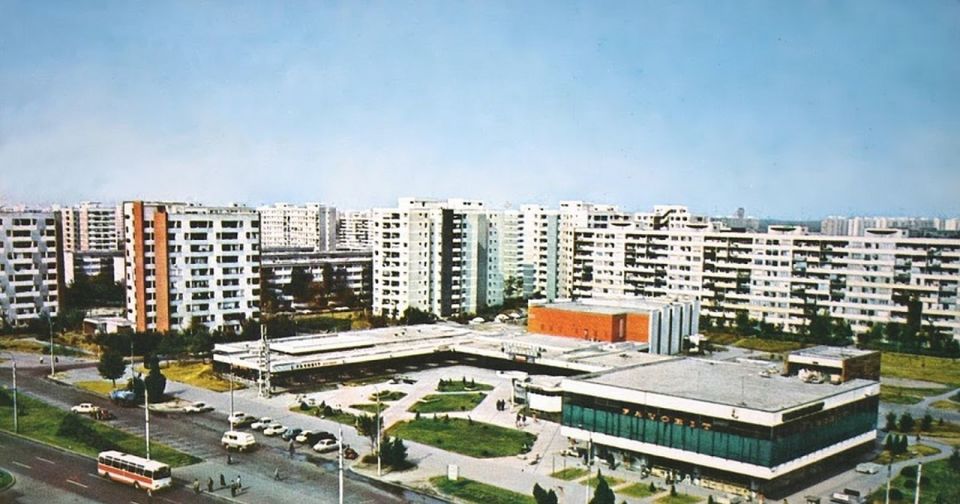 Bucharest: Private Three Neighborhoods Tour by Vintage Car - Participant Restrictions