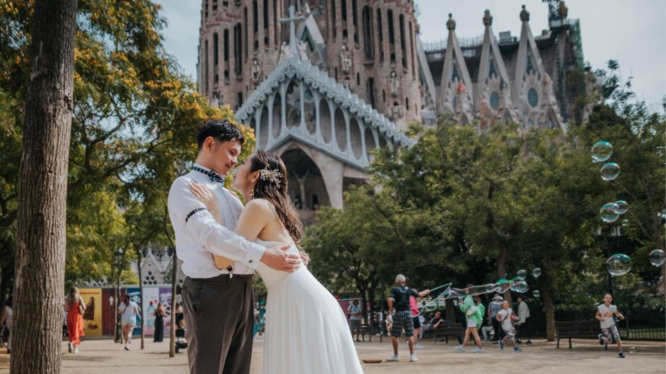 Capture Your Love Story in Sagrada Familia Barcelona - Capturing Your Cherished Memories