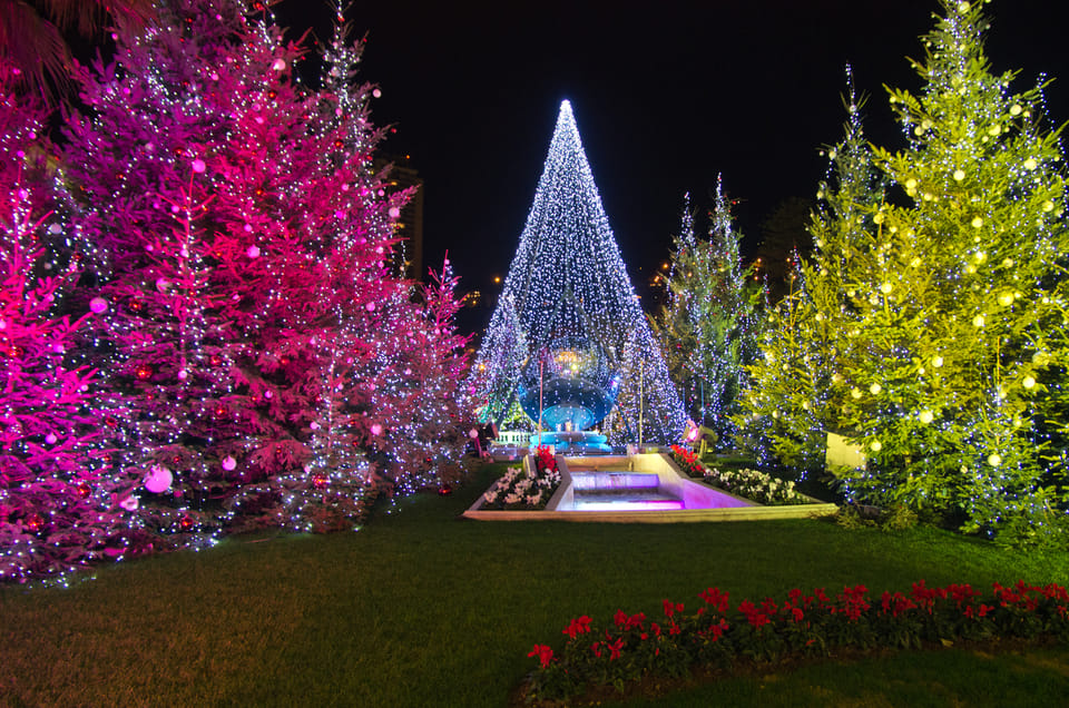 Christmas Fairy Tale in Monaco – Walking Tour - Esplanade Du Port Hercule