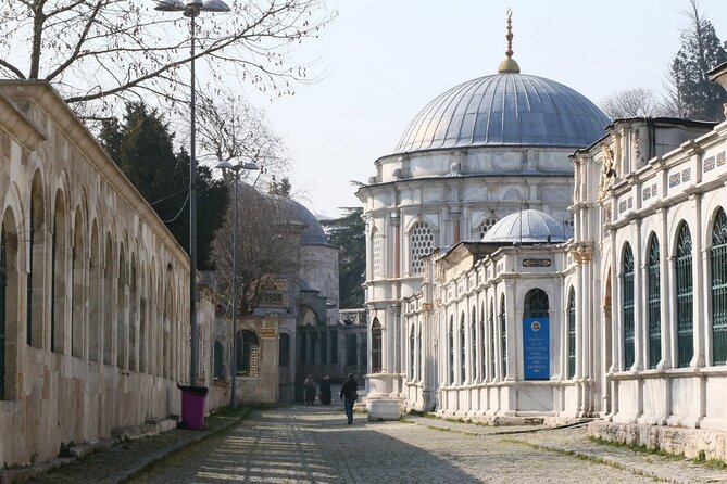 Dolmabahce Palace & Uskudar(Asian Side) Afternoon Tour - Exploring Dolmabahçe Palace