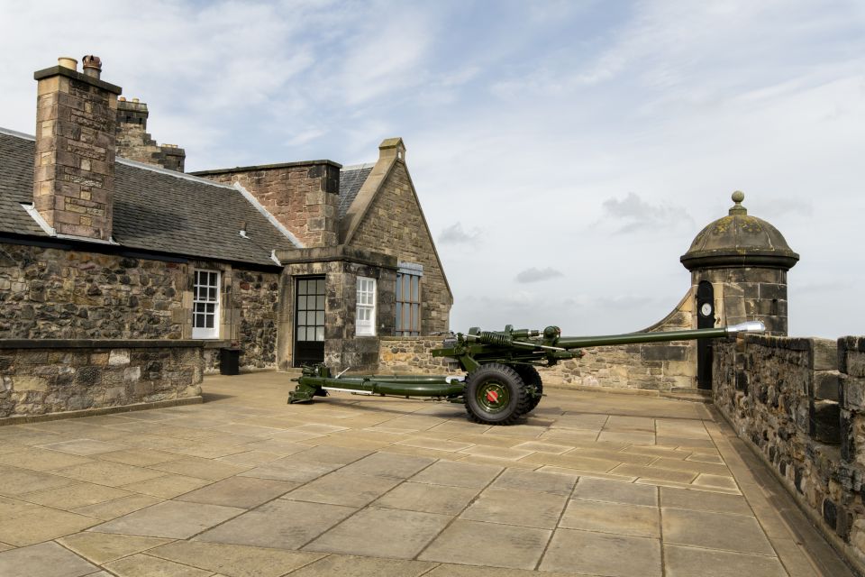 Edinburgh Castle: Guided Walking Tour With Entry Ticket - Accessibility Considerations