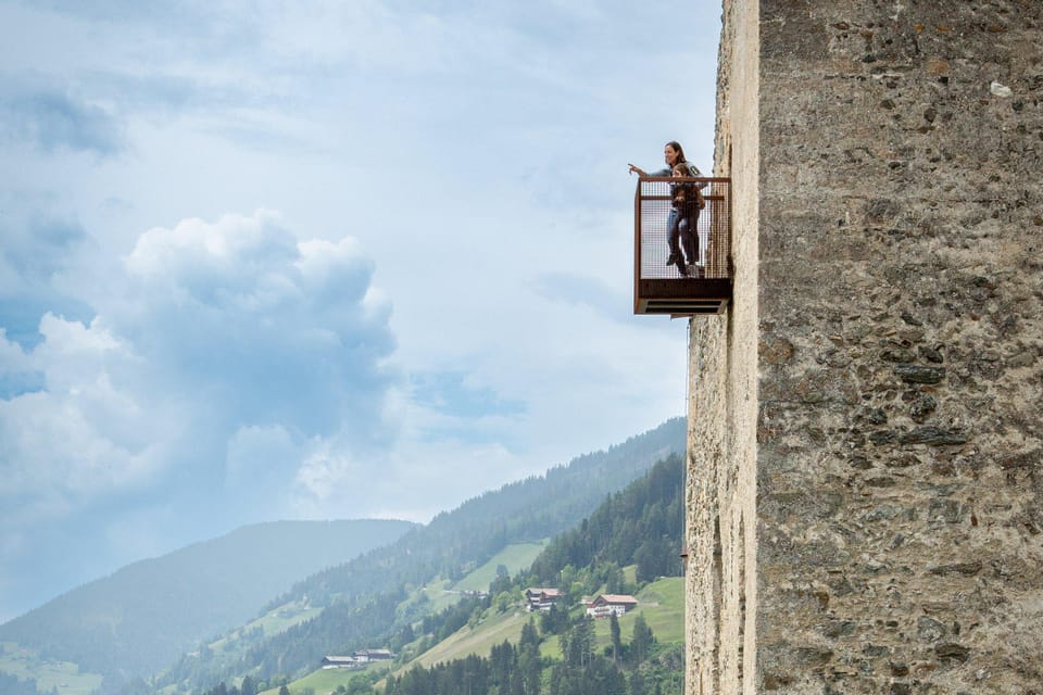 Experience Heinfels Castle: Guided Tour Through the Medieval Castle - Exploring the Castle Complex