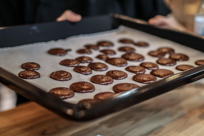 Family Experience-Macaron Bakery Class at Galeries Lafayette - Participation and Communication