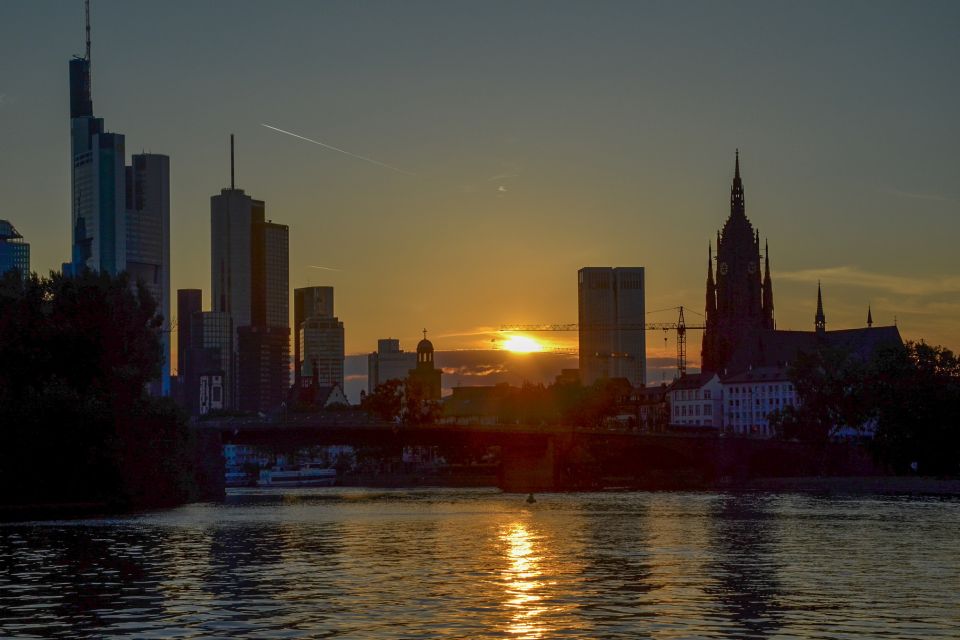 Frankfurt: Guided Bike Tour - Meeting Point and Accessibility