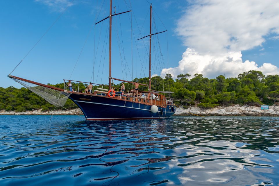 From Athens: Aegina, Agistri and Metopi Day Cruise W/ Lunch - Getting to the Departure Point