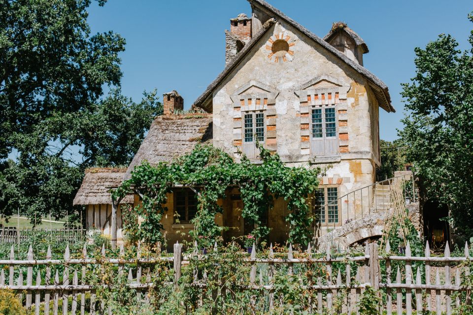 From Paris: Bike Tour to Versailles With Timed Palace Entry - Picnic by the Grand Canal