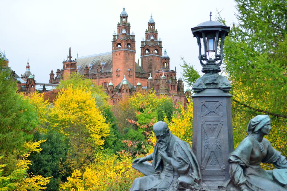 Glasgow: First Discovery Walk and Reading Walking Tour - Exploring the City