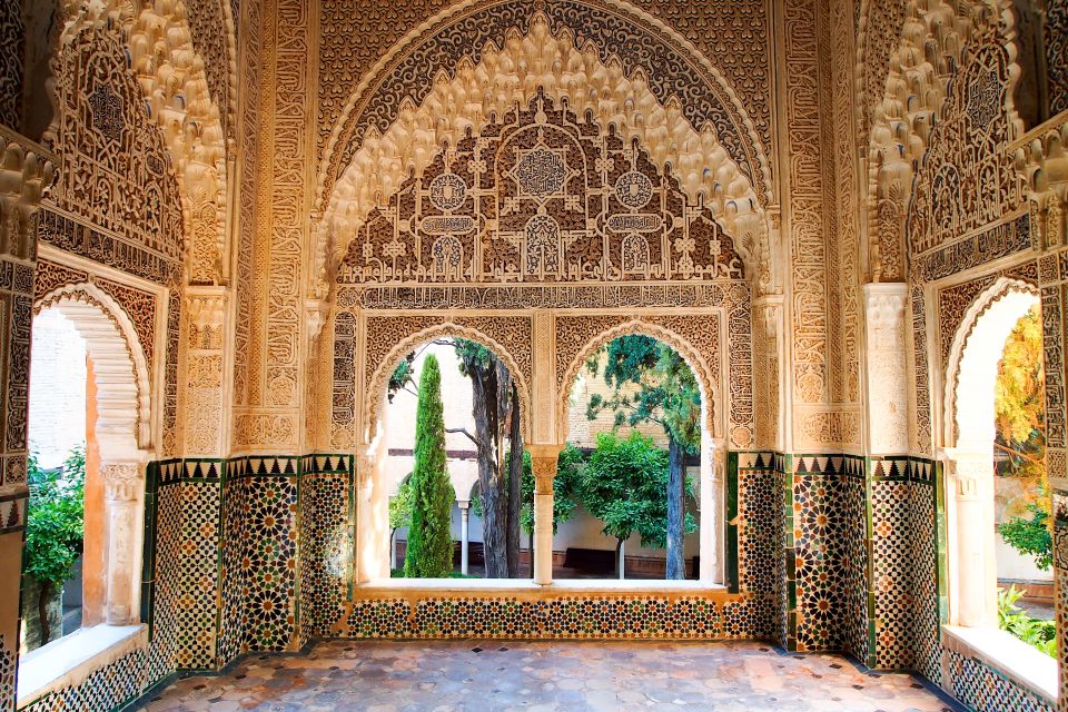 Granada: Alhambra and Nasrid Palaces Private Tour - The Nasrid Palaces