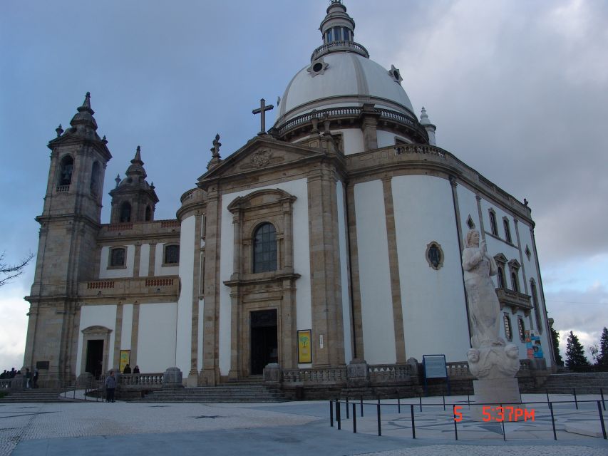 Guimarães/Braga Private City Tour - Visiting Bragas Sé Cathedral and City Center