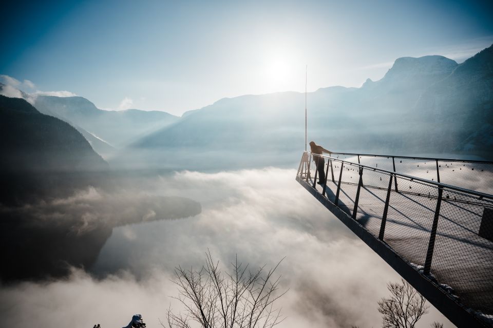 Hallstatt: Sunrise Hike With a Photographer - Reviewing the Photos